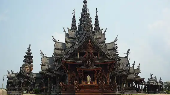 泰國芭達雅真理寺一日遊【含飯店接駁+導覽講解】