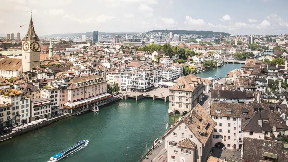 Desde Basilea: tour por Zúrich con degustación de chocolate y crucero por el lago