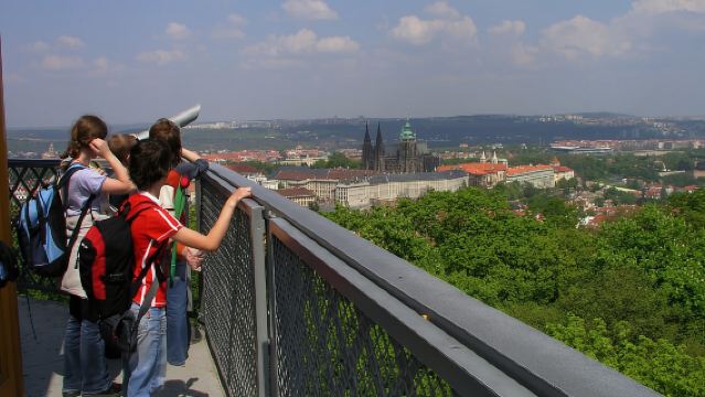 プラハ:ペトシーンの塔と鏡の迷路の入場チケット