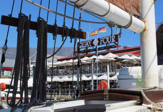 Cape Town: 1 Hour Table Bay Sailing Tour