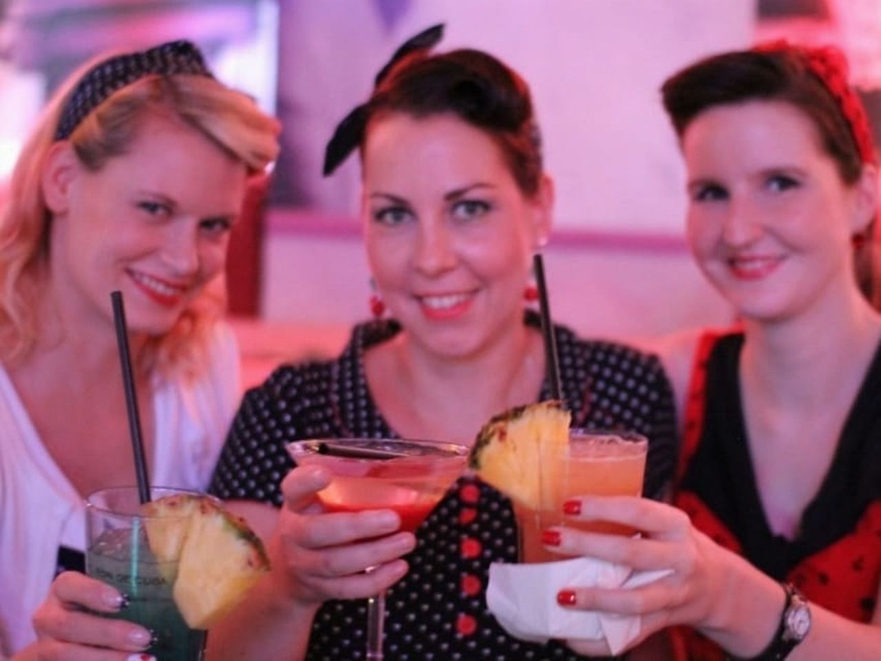 เบอร์ลิน: ตั๋ว Knutschfleck พร้อมการแสดงวาไรตี้และอาหารค่ำ