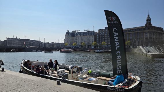 Amsterdam: Die neueste Grachtenfahrt mit Getränke-Option