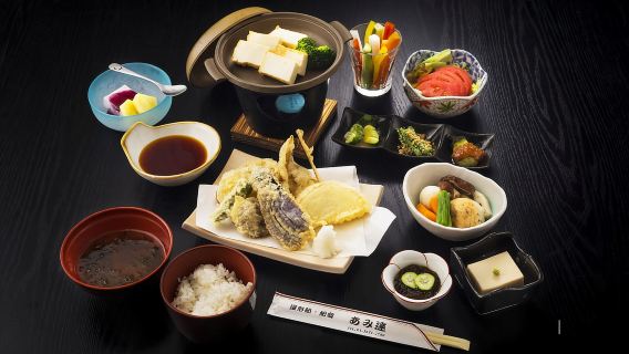 Sumida River: Japanese Traditional Yakatabune Dinner Cruise