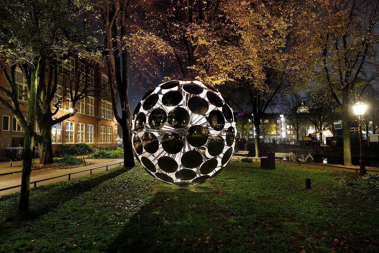 Amsterdam: Light Festival Canal Cruise w/Snack and Hot Drink