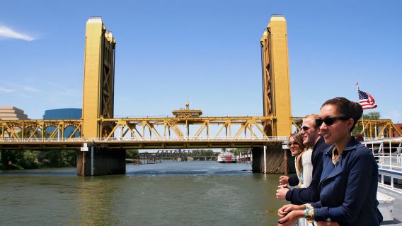 Sacramento: City Cruises Sights and Sips Cruise