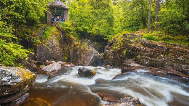 ทัวร์ 1 วัน ไฮแลนด์สก็อตแลนด์ + ดันเคลด์ + โรงกลั่นวิสกี้เกล็นทาร์เร็ต