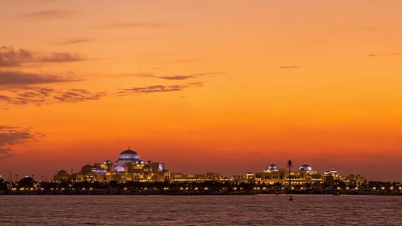 Pelayaran Corniche saat Matahari Terbenam - perjalanan 2 jam
