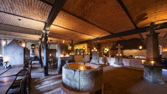 Mittelaltershow und Abendessen, Schloss- und Brauereiführung, Abholung vom Hotel