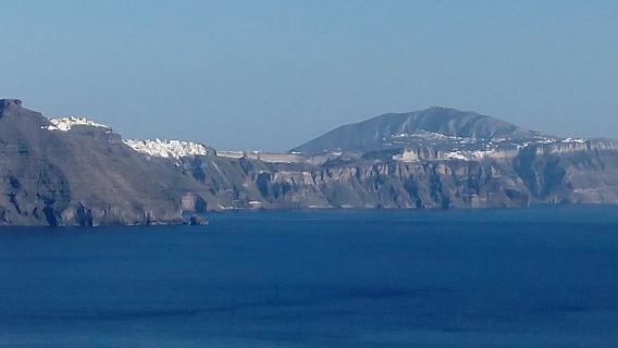 Santorini: Small-Group Highlights Tour of Venetian Castles