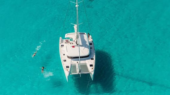Dari Palau: Lawatan Catamaran di La Maddalena Archipelago