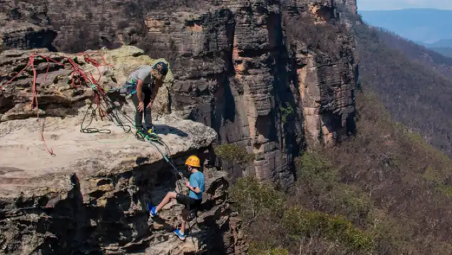 藍山：精彩的半日繩降探險