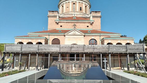 Zagabria: cimitero Mirogoj e castello di Medvedgrad
