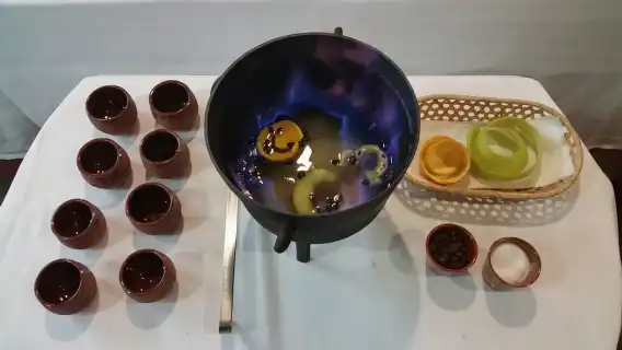 Santiago de Compostela: legends tour and galician dinner