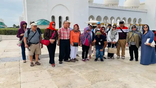 阿布達比市區遊覽、大清真寺、阿聯酋皇宮和羅浮宮