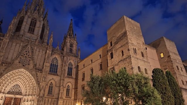 Barcelona Uncovered: A Unique Walking Adventure