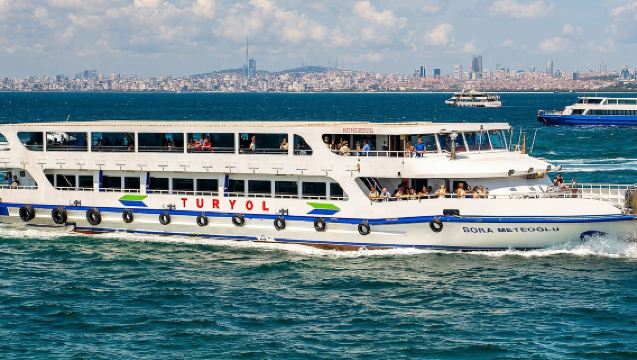 Princes' Islands Round-Trip Ferry Ticket with Audioguide about the Bosphorus