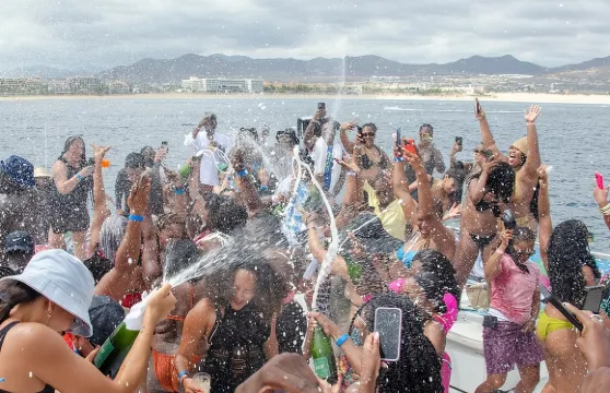 僅限成人參加的嘻哈音樂遊艇派對，卡波聖盧卡斯