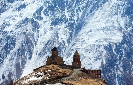 從斯捷潘茨明達到第比利斯的私人接送服務