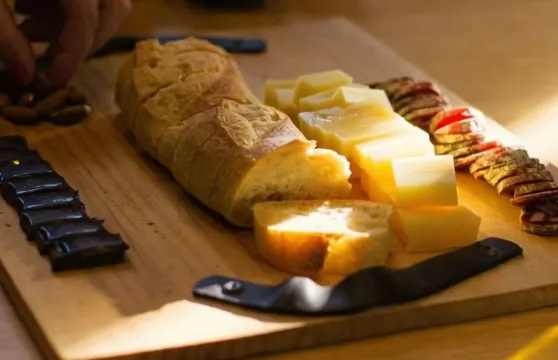 波爾多梅多克葡萄酒品鑑之旅【小團遊/參觀葡萄酒莊園/專業品酒教學/當地特色美食/空調巴士/專業導遊】