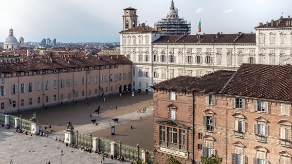 トリノ王宮とラッコニージ城ワンデーツアー【貸切貸切チャーター】