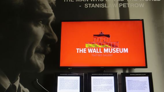 Tiket Muzium Tembok di Galeri East Side