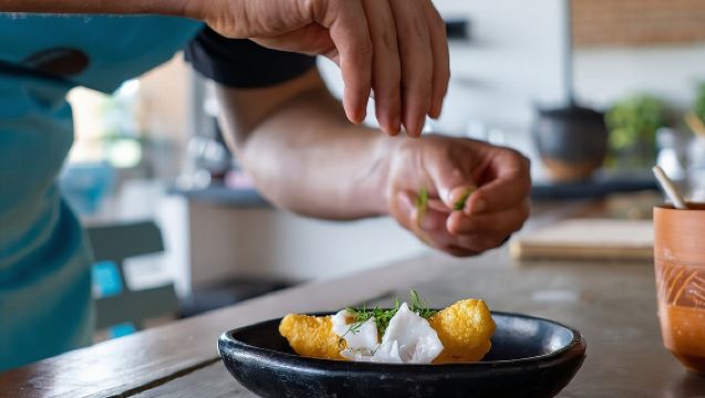 คลาสเรียนทำอาหารโคลอมเบียแบบกลุ่มเล็กในเมืองการ์ตาเฮนา กับเชฟท้องถิ่น