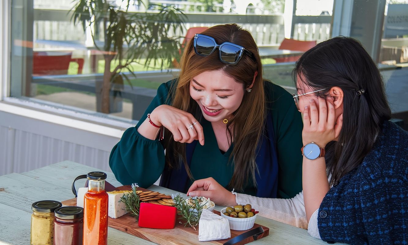 Yarra Valley Full Day Grazing Tour: Gin, Wine, Pizza, Cheese