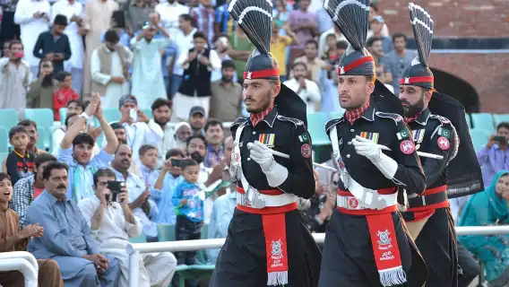 8-Day Golden Triangle Tour with Amritsar, Golden Temple & Wagah Border with Guide Service