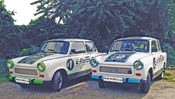 Berlin: Stadtrundfahrt mit dem E-Trabi