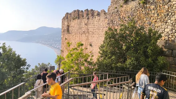 Alanya: funivia di mezza giornata, grotta, terrazze e tramonto al castello