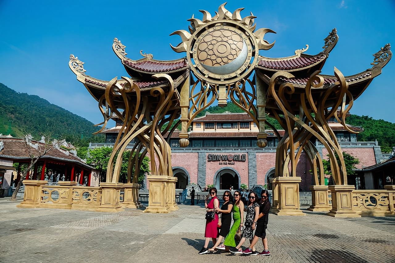 Da Nang: Ba Na Hills and Golden Bridge Cable Car Ticket