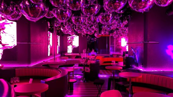 Menyelami Klub Malam Terpanas di Tokyo di The Pink Tokyo