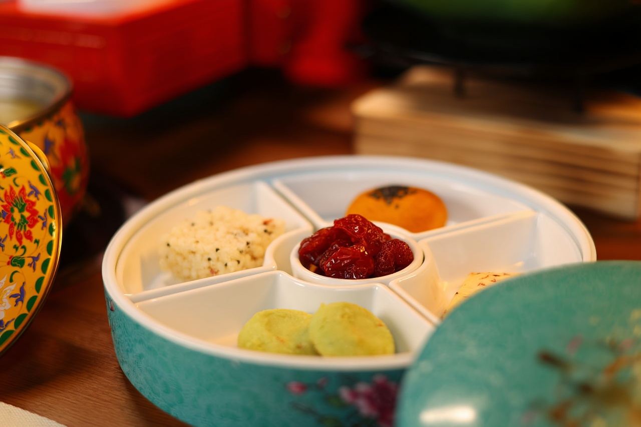 Lijiang Imperial Banquet: Step into Ancient Royal Feasts (Costume Fun+Music & Dance Performance)