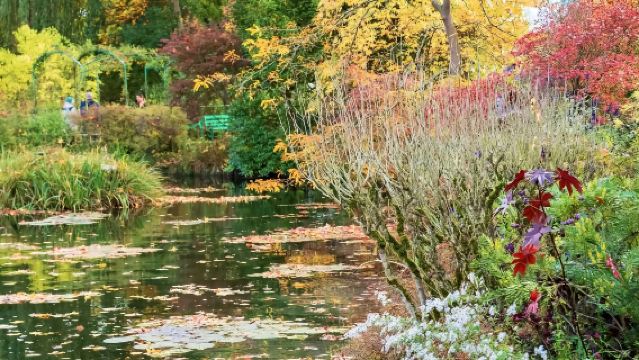 Lawatan sehari sewaan peribadi di Paris: Istana Fontainebleau + Hutan Barbizon + Istana Versailles + Fondation Claude Monet
