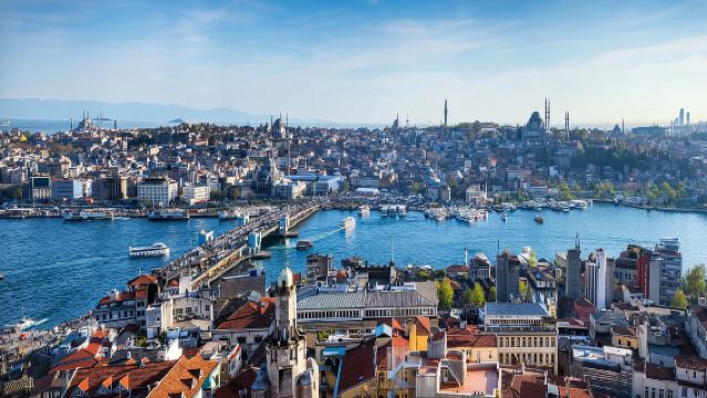 Perkhidmatan penterjemah profesional di seluruh Turki, temanan pelancongan, pemandu pelancong, penterjemah pameran, lawatan perniagaan dan rundingan, lawatan bebas dengan sambutan tempatan, dan penyesuaian peribadi eksklusif.