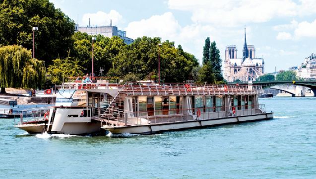 Eiffel Tower: Second Level Access by Elevator and 1 Hour Seine River Cruise