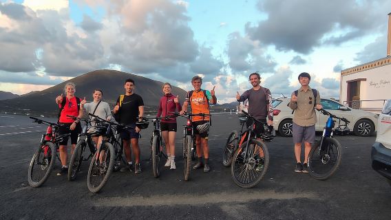 ทัวร์ปั่นจักรยานไฟฟ้าในลันซาโรเต: ปล่องภูเขาไฟและไร่องุ่นทิวทัศน์สวยงาม