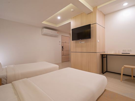 Bedline Hotel Room Type - Standard Twin Room (no windows)