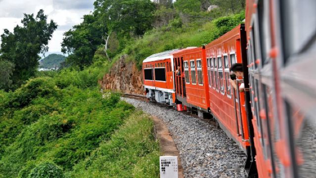 Keretapi Kecil Rel Meter Kaunti Shiping + Jambatan 17 Gerbang Jianshui + Perkampungan Tuanshan lawatan sehari