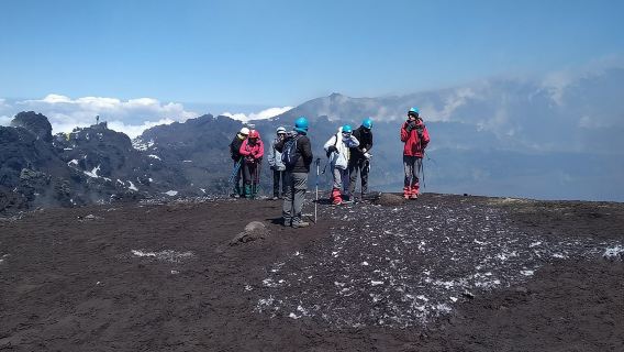 Etna : Excursion en téléphérique et randonnée jusqu'au sommet
