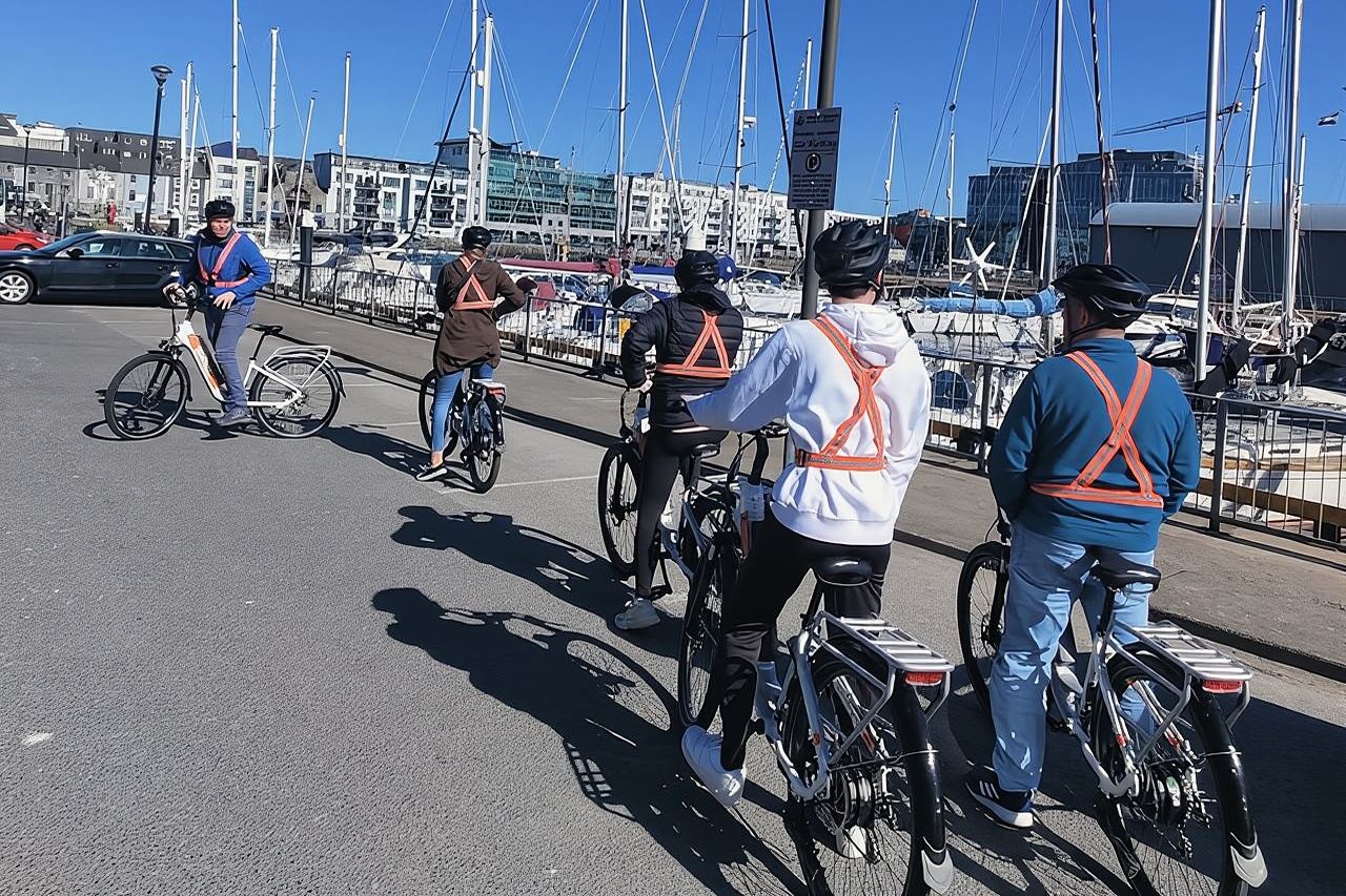 Tour in bici elettrica della città di Galway con guida locale esperta