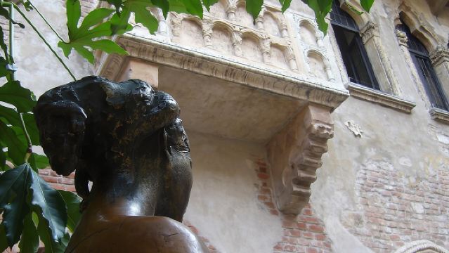 เวโรนาที่เต็มไปด้วยความรัก: ดำดิ่งสู่เรื่องราวของโรมิโอกับจูเลียต