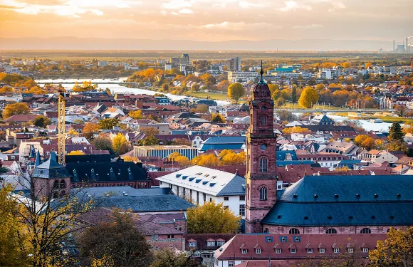 德國法蘭克福海德堡+呂德斯海姆+萊茵河谷遊船一日遊/中文司機