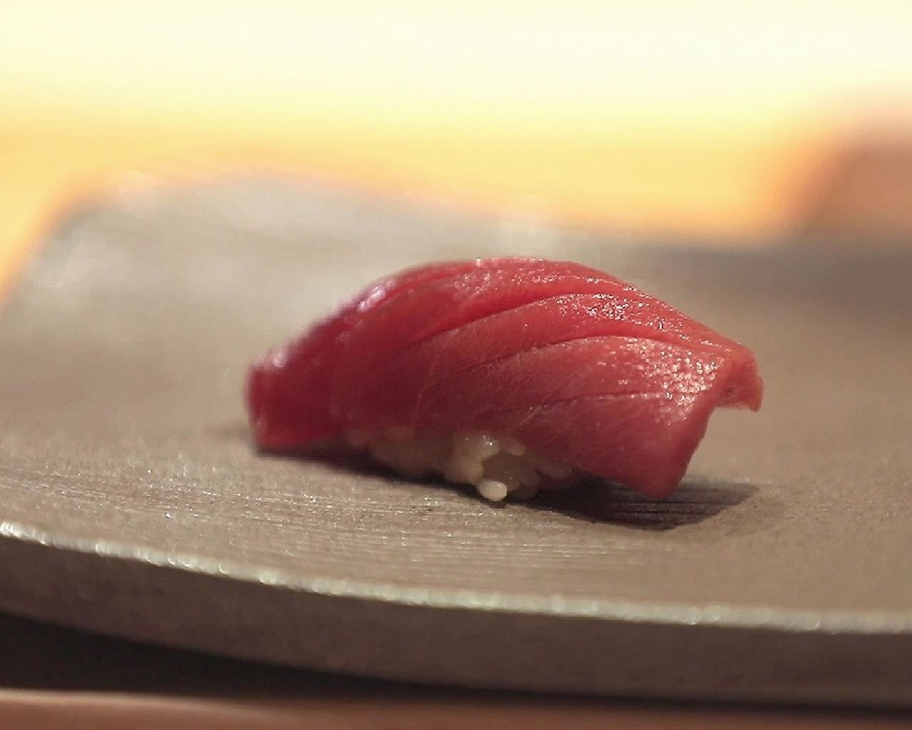 Sushi Omakase a Tokyo|Sushi Kokoro|Artigianato sentito e ceramica Karatsu wabi-sabi