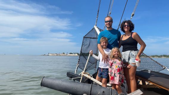 Aventura en la playa de la isla en un barco pirata con almuerzo y bebidas