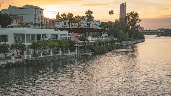 Siviglia: Tapas Tour attraverso il fiume a Triana
