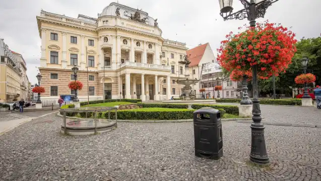 From Vienna: Bratislava Grand City Day Tour