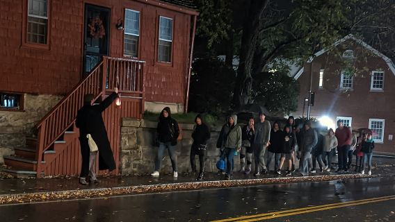 Mystic: Guided Ghost Tour of Downtown Mystic at Night