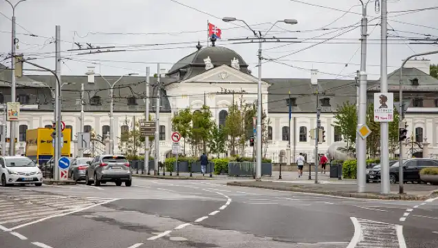 From Vienna: Bratislava Grand City Day Tour