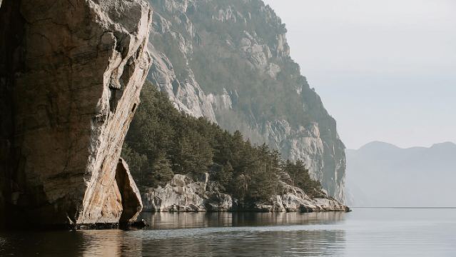 Stavanger: Boat Safari to Lysefjord and Preikestolen